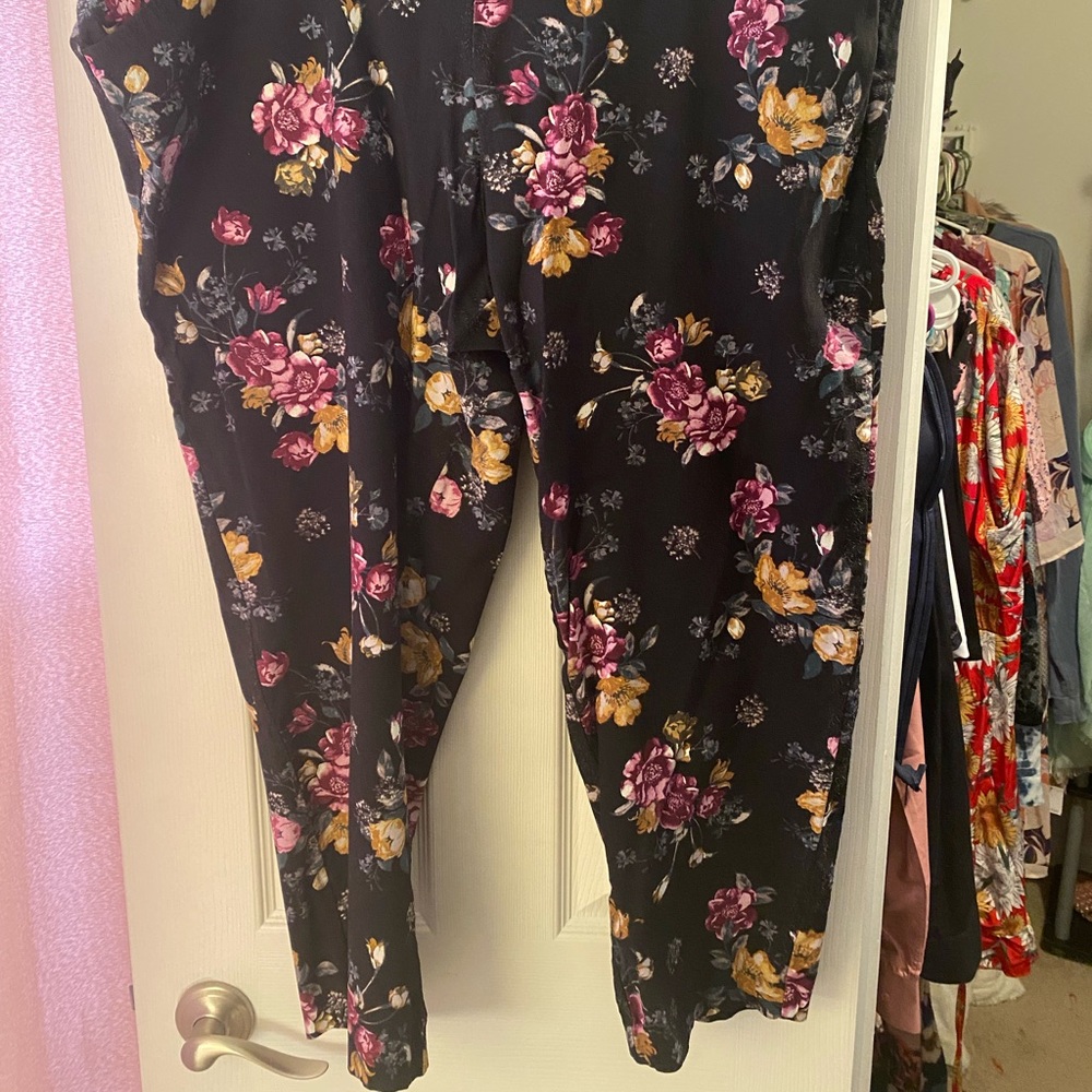 COPY - Size 28 Regular black floral pants